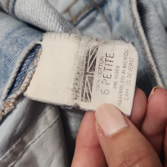 Vintage Brittania Light Wash Denim High Rise Tapered Leg Baggy "Mom" Jeans - Picture 10 of 17